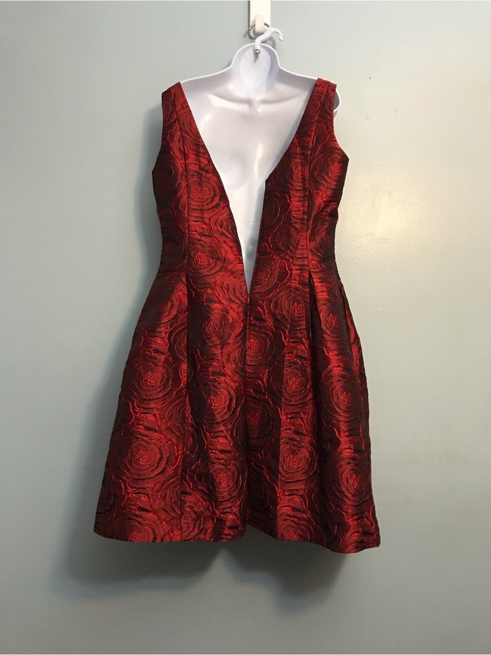 Carmen Marc Valvo Red Floral Jacquard Midi Dress - Picture 2 of 15